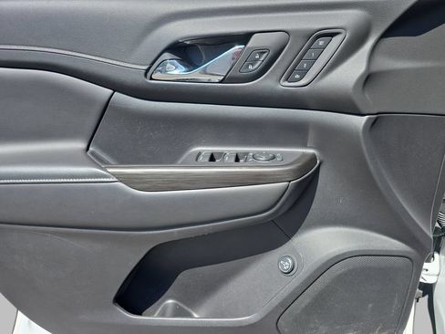 Certified 2023 GMC Acadia SLT w/ Preferred Package FWD image 30