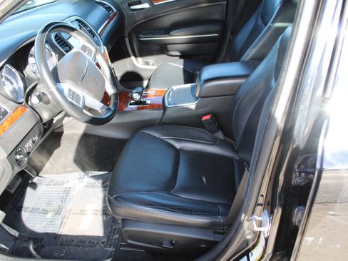 Used 2014 Chrysler 300 image 12