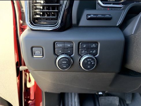 Used 2023 GMC Sierra 1500 AT4X image 11