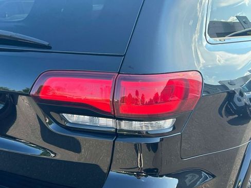 Used 2019 Jeep Grand Cherokee Altitude AWD/4WD image 11