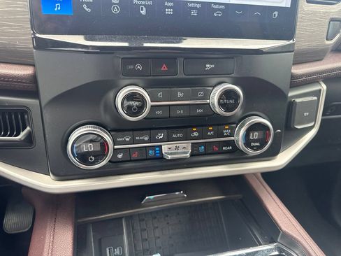 Used 2024 Ford Expedition Limited AWD/4WD image 13