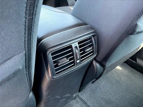 Used 2019 Nissan Rogue S AWD/4WD image 12
