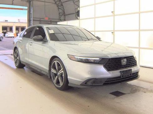 Used 2025 Honda Accord Sport image 3