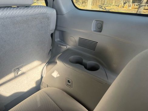 Used 2019 Toyota Highlander LE image 34