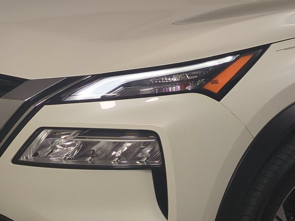 Used 2023 Nissan Rogue SV FWD image 10