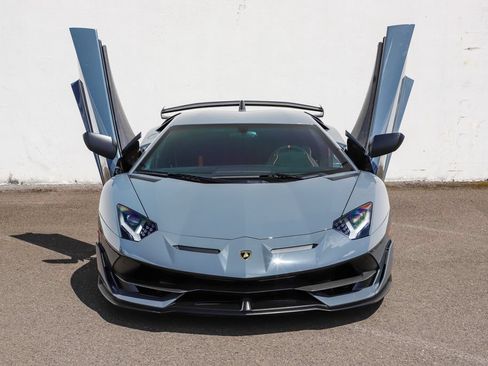 Used 2019 Lamborghini Aventador SVJ AWD/4WD image 7