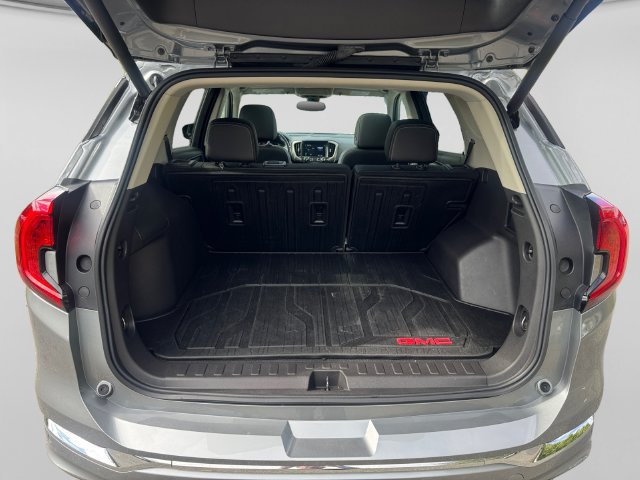Used 2024 GMC Terrain Denali w/ Denali Premium Package AWD/4WD image 5