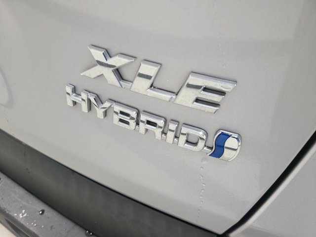Certified 2022 Toyota RAV4 XLE Premium AWD/4WD image 8