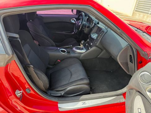 Used 2016 Nissan 370Z Coupe RWD image 15