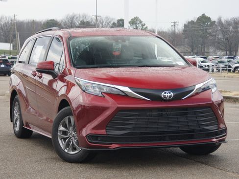 Used 2026 Toyota Sienna LE FWD image 15