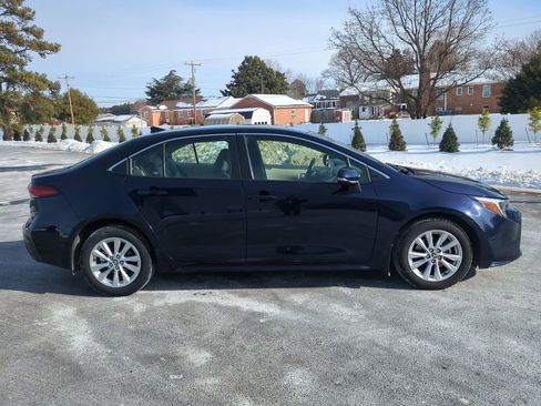 Used 2024 Toyota Corolla XLE image 3