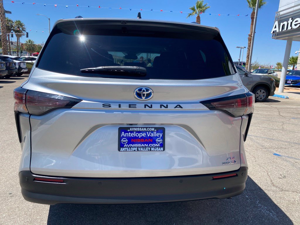 Used 2023 Toyota Sienna XLE FWD image 6