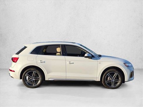 Used 2023 Audi Q5 e Prestige w/ Prestige Package AWD/4WD image 4