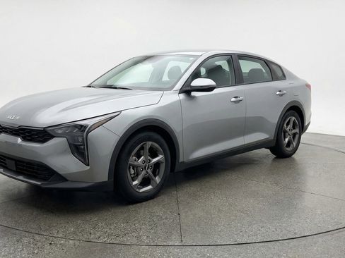 Used 2025 Kia K4 LXS image 3