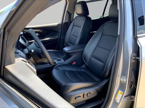 Used 2023 GMC Terrain SLT w/ Infotainment Package II FWD image 8