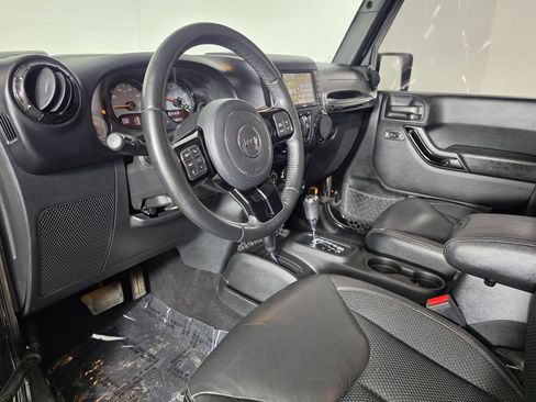 Used 2017 Jeep Wrangler Unlimited Sahara AWD/4WD image 2