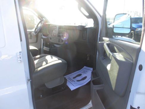 Used 2020 GMC Savana 3500 w/ Driver Convenience Package image 19