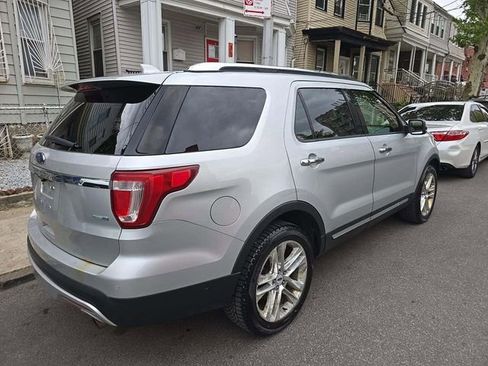 Used 2017 Ford Explorer Limited w/ Equipment Group 301A AWD/4WD image 3