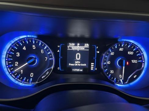 Used 2021 Chrysler Voyager Lxi image 20