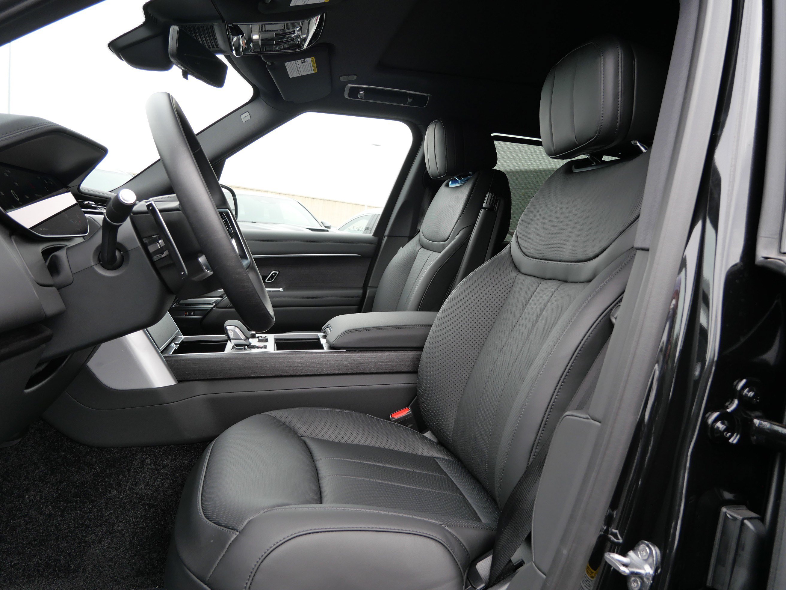 New 2027 Land Rover Range Rover SE AWD/4WD image 3