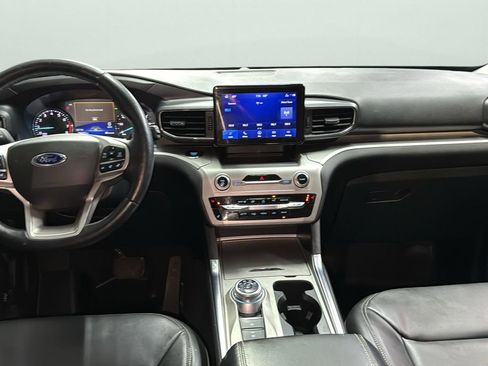 Used 2022 Ford Explorer XLT w/ Equipment Group 202A image 21