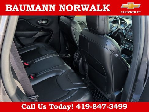Used 2020 Jeep Cherokee Latitude Plus w/ Cold Weather Group AWD/4WD image 14