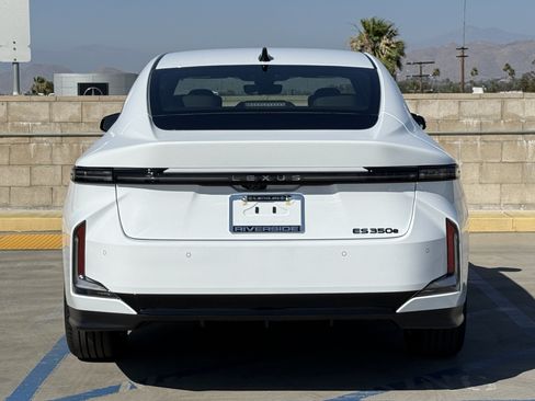 New 2026 Lexus ES 350e FWD image 11