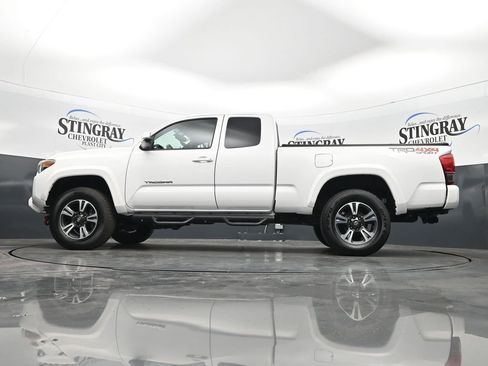 Used 2017 Toyota Tacoma TRD Sport w/ Tow Package (A/T) AWD/4WD image 29