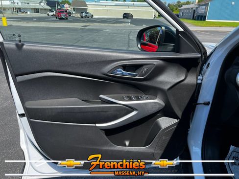 Used 2024 Chevrolet Trax RS FWD image 8