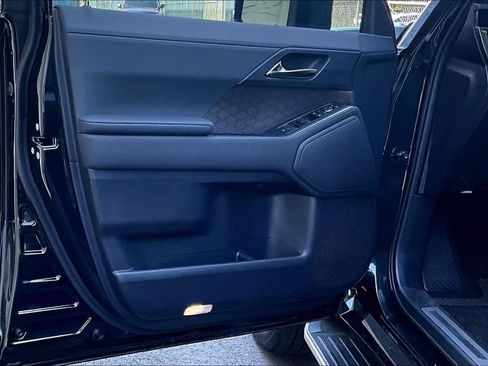 Used 2025 Lexus GX 550 w/ Accessory Package (2T) AWD/4WD image 22