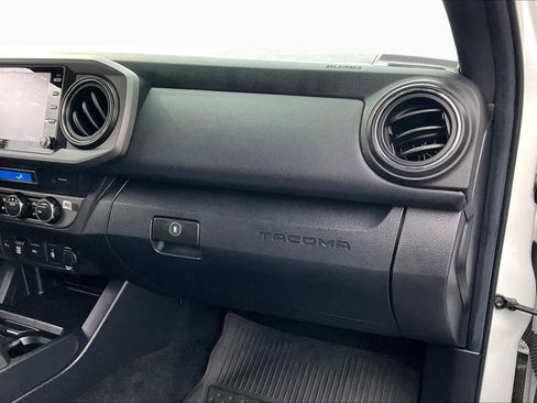 Used 2022 Toyota Tacoma TRD Sport image 16