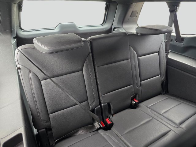 Used 2025 Chevrolet Suburban Z71 AWD/4WD image 13