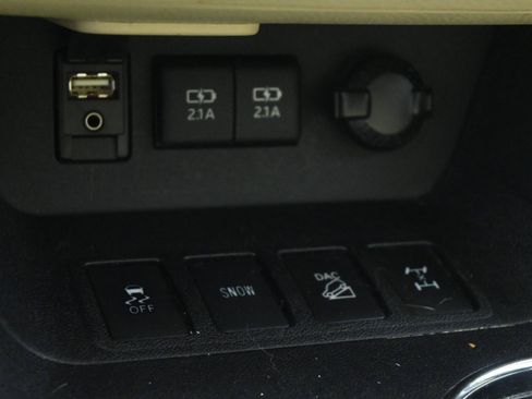 Used 2017 Toyota Highlander XLE AWD/4WD image 26