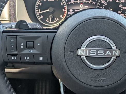 Used 2023 Nissan Pathfinder SL AWD/4WD image 19