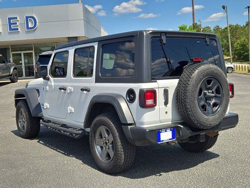 Used 2018 Jeep Wrangler Unlimited Sport AWD/4WD image 9