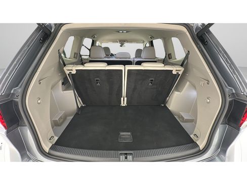 Used 2025 Volkswagen Atlas SE AWD/4WD image 24