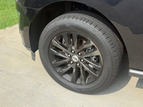 Used 2019 Ford Expedition Limited w/ Driver Assistance Package AWD/4WD image 5