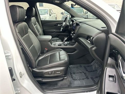 Used 2022 Chevrolet Traverse RS image 27