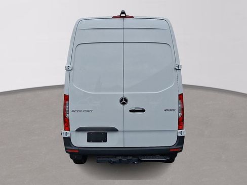 Used 2025 Mercedes-Benz Sprinter 2500 image 5