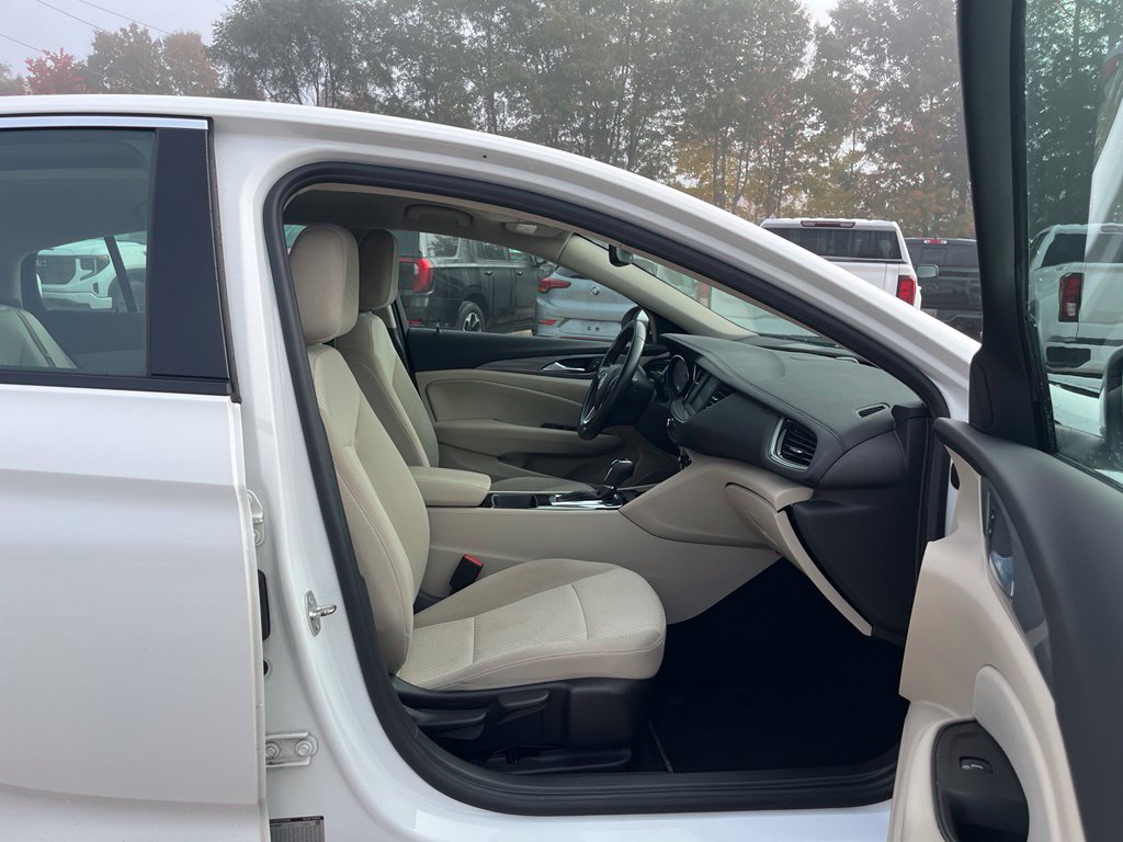 Used 2018 Buick Regal Preferred FWD image 32