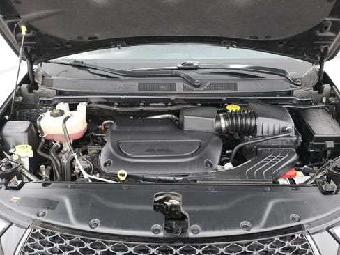 Used 2022 Chrysler Pacifica Touring-L FWD image 43