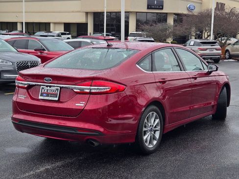 Used 2017 Ford Fusion SE w/ Fusion SE Technology Package image 10
