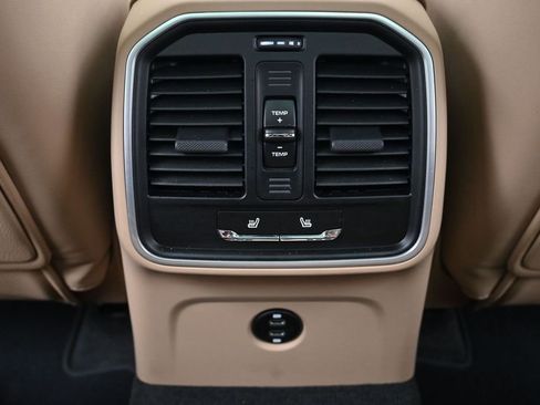 Certified 2026 Porsche Macan AWD/4WD image 8