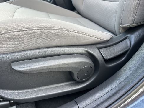 Used 2020 Hyundai Elantra SE FWD image 18
