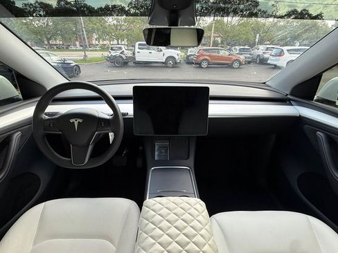 Used 2023 Tesla Model Y Long Range AWD/4WD image 17