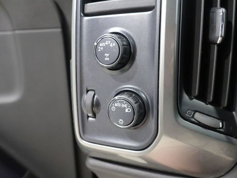 Used 2019 Chevrolet Silverado 1500 LT AWD/4WD image 31