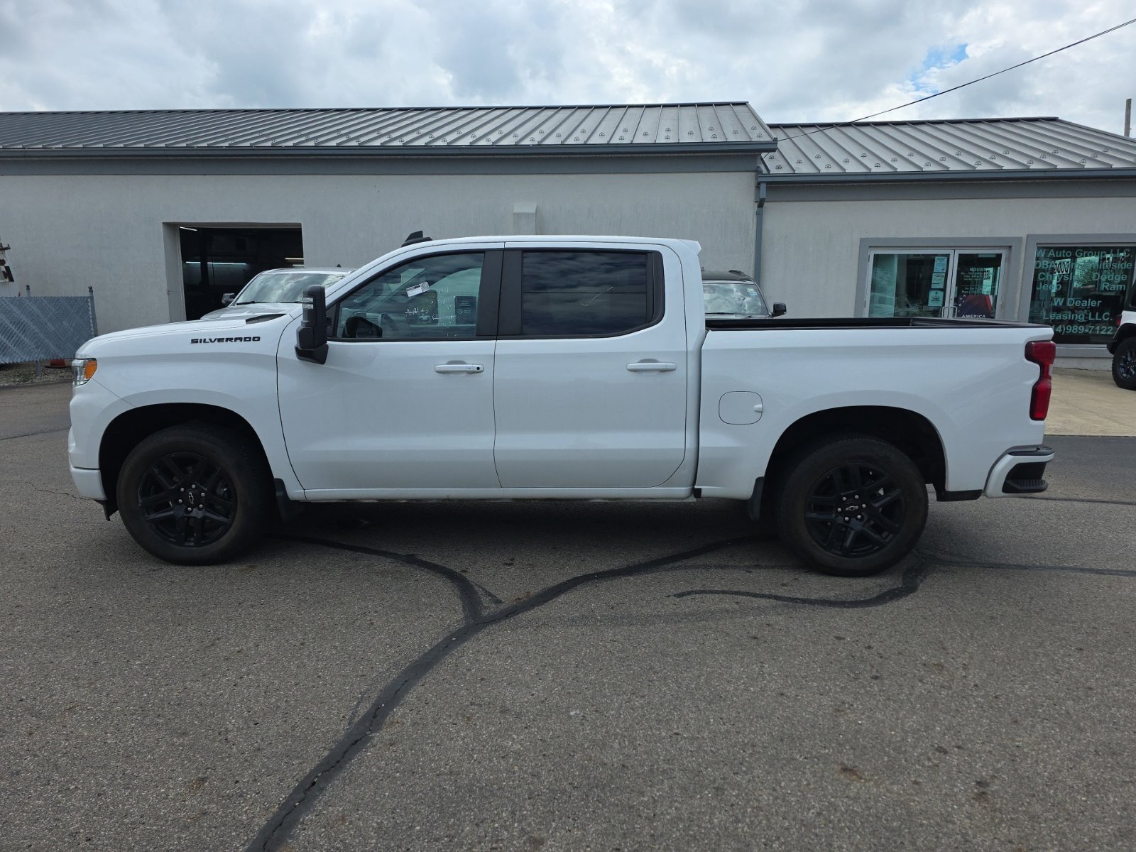 Used 2023 Chevrolet Silverado 1500 RST w/ Max Trailering Package AWD/4WD image 6