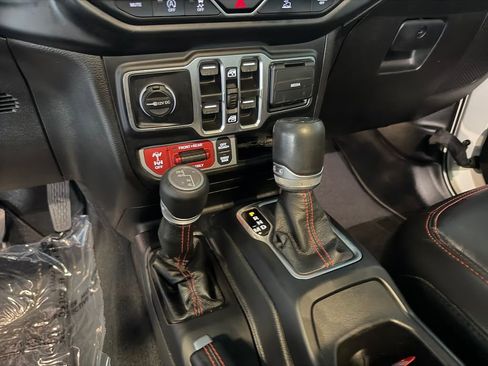 Used 2023 Jeep Gladiator Rubicon w/ Cold Weather Group image 23