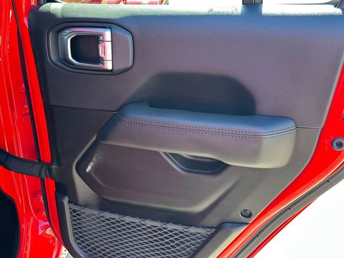 Used 2022 Jeep Wrangler Unlimited Sahara image 16