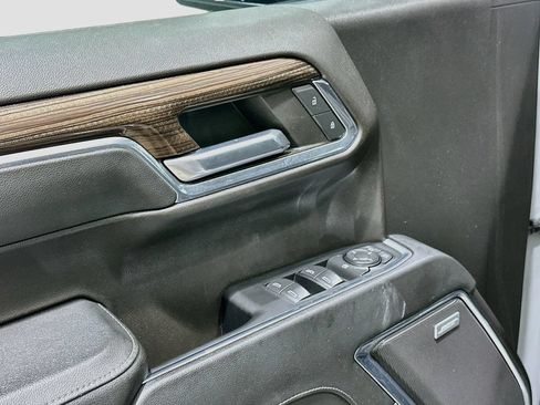 Used 2024 Chevrolet Silverado 1500 LT Trail Boss w/ LT Trail Boss Premium Package AWD/4WD image 18
